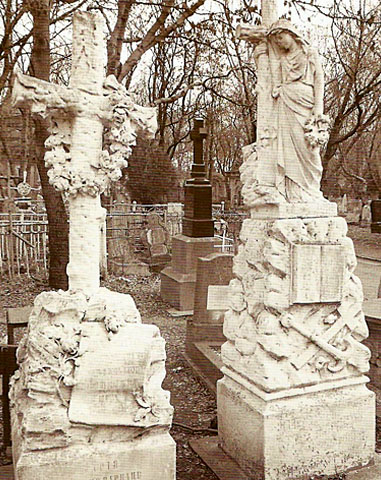 Надгробия на могилах Марии и Надежды Комнено-Варваци.